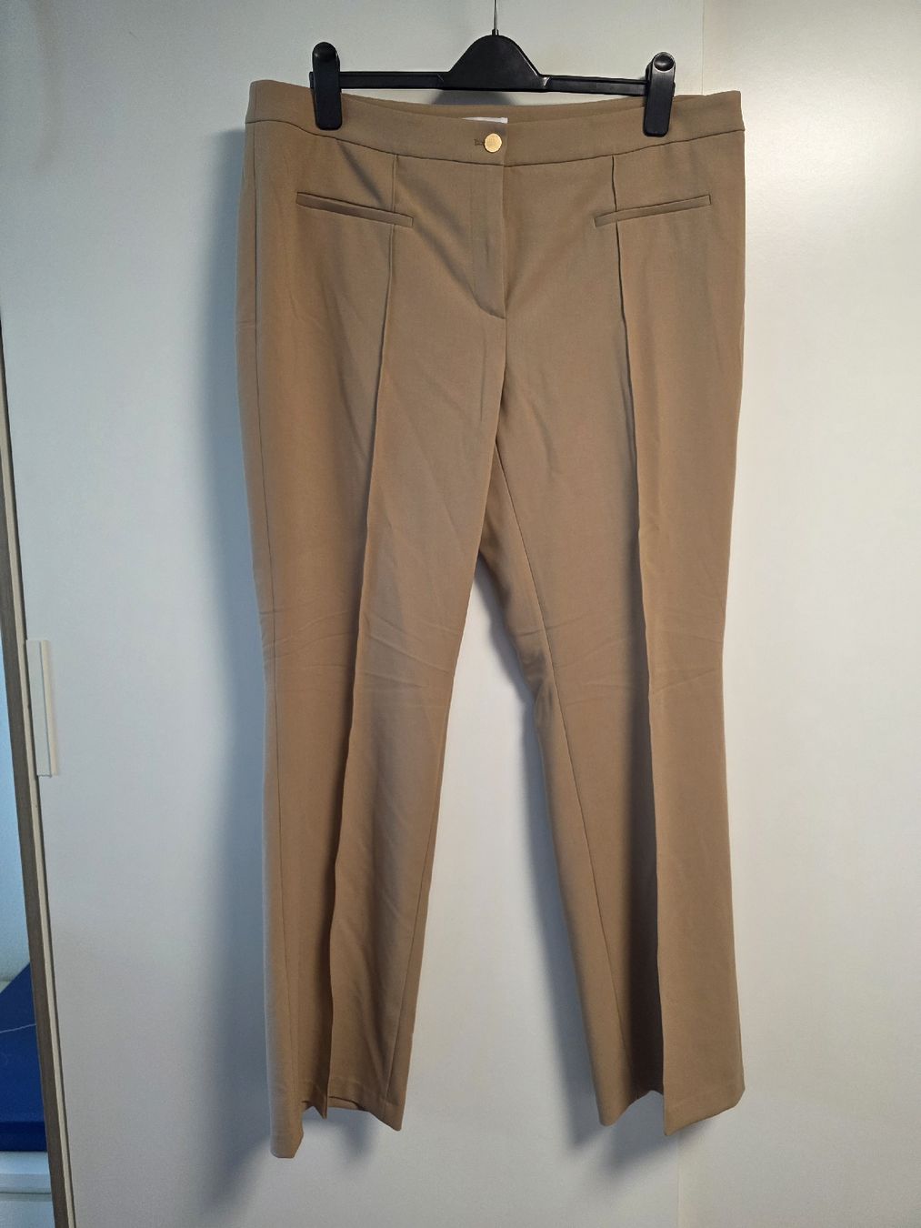 Gerry Weber Pantaloni: GERRY WEBER trousers beige size 46R new – Nuovo e nell'imballaggio originale da Volketswil venduto da mic_27b5