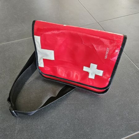 Navyboot Umhängetasche mit Schweizerkreuz