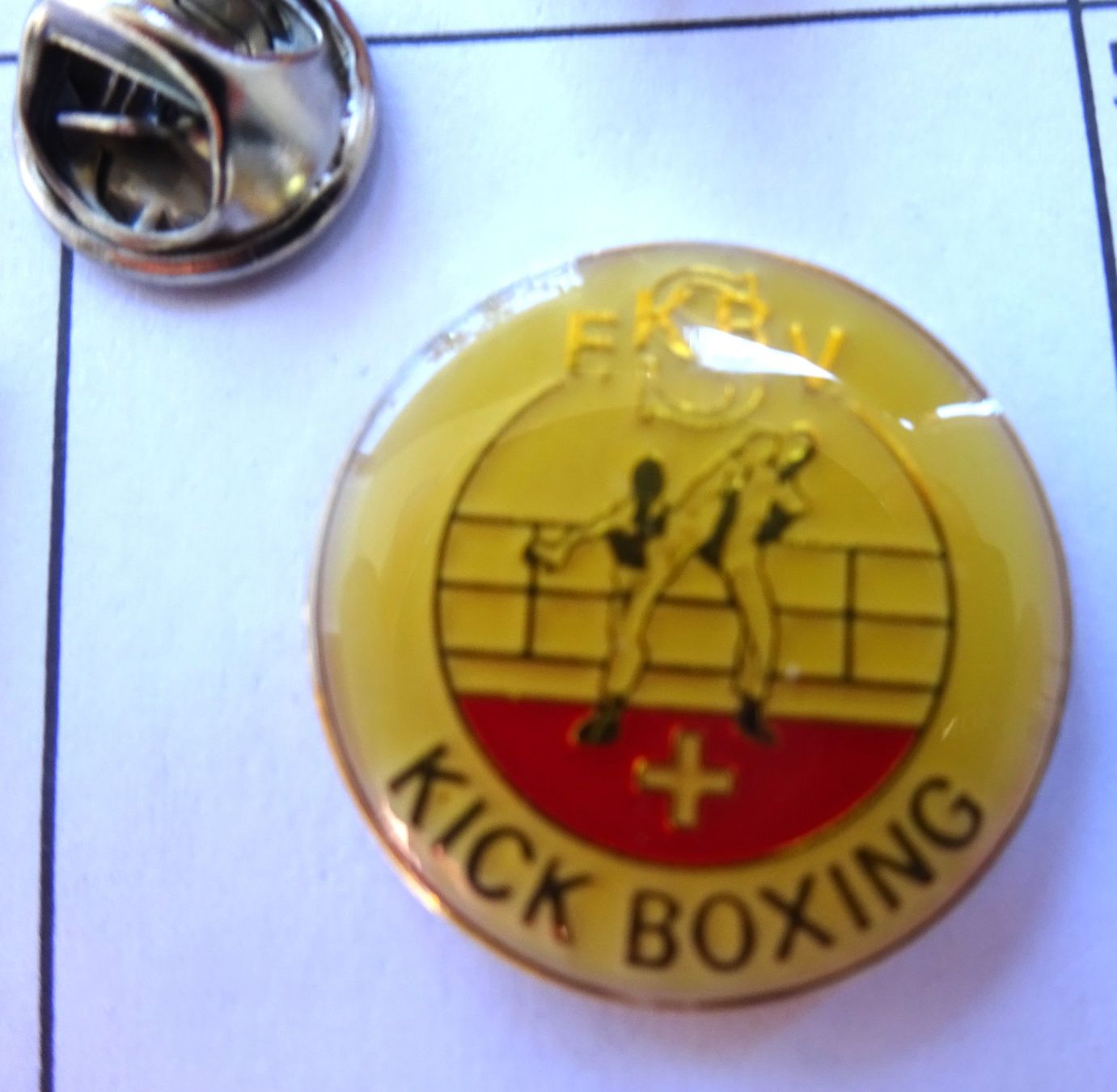 Placchette & Badge: Pin KICK BOXING       F K B V  Schweiz – Usato da Utzenstorf venduto da BUtter81