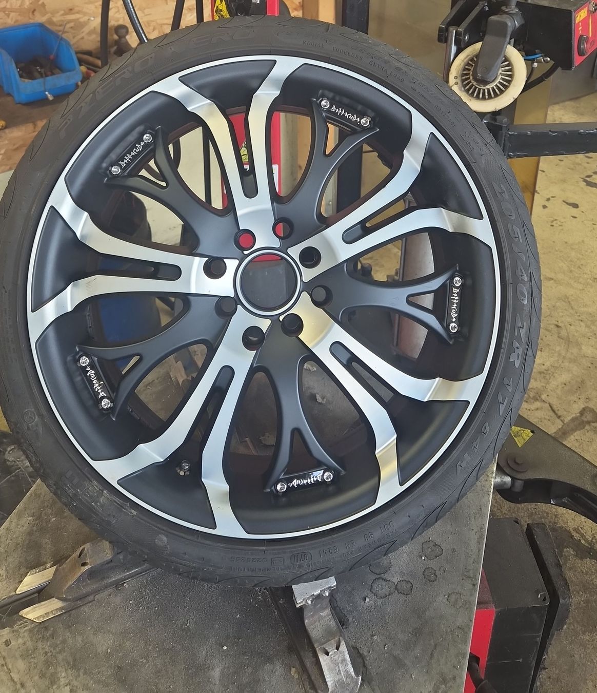 Pneumatici & Ruote complete: 4 Alufegen 17 Zoll. Barracuda – Usato da Bützberg venduto da PAG-PNEU