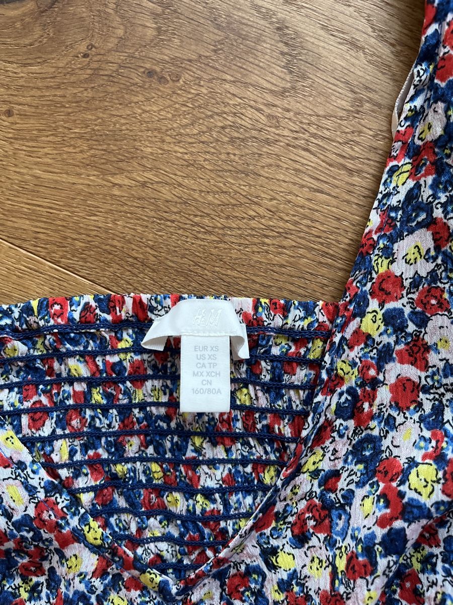 H&M Blusen: Bluse H&M Grösse XS mit Blumenmuster – Gebraucht aus Winterthur von nstau 1