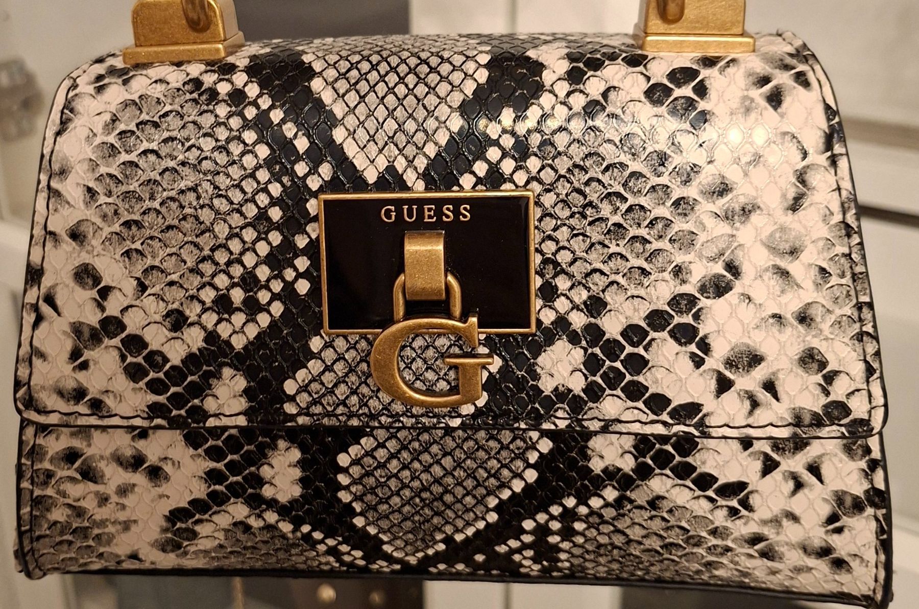 Guess Sacs femmes: Guess Stephi Micro Mini Bag – Neuf (Voir description) à Winterthur par Ausmisten2026 1