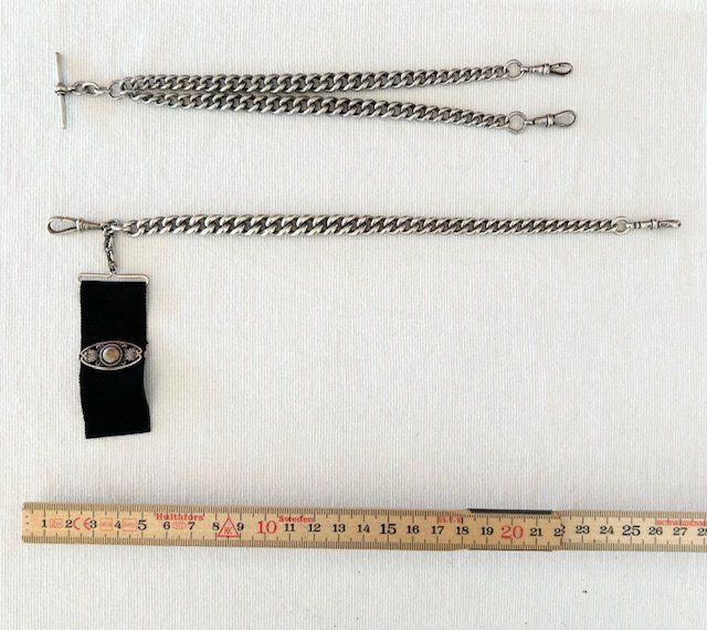 Altri accessori per orologi: 2 massive Silber-Uhrenketten mit Löwen-Punze – Usato da St. Niklausen LU venduto da Seepferd11