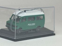 GB- Wiking Mercedes 207 Polizei mit Blaulicht