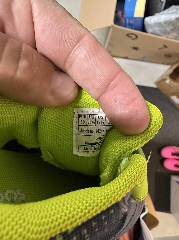 Chaussures garçon: Hallenschuhe neu Grösse 30 – Neuf avec emballage d'origine à Solothurn par kaankk 1
