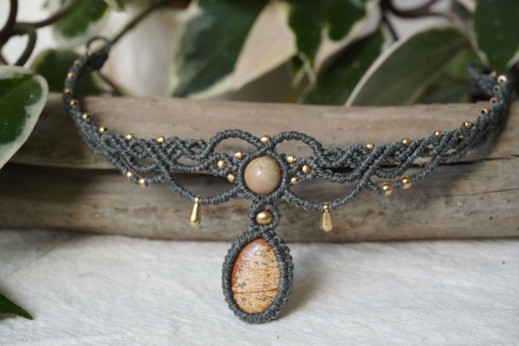 Catenine: Einzelstück - mirava - Makramee Choker-Halskette – Nuovo (secondo la descrizione) da Heerbrugg venduto da R.St27 1