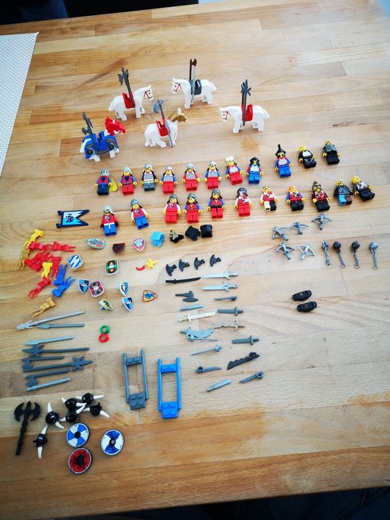 22 x Lego Ritter, 5 x Pferde, viele Waffen, Schilder... | Kaufen auf ...