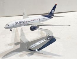 Gemini Jets Boeing 787-8 AeroMexico in OVP