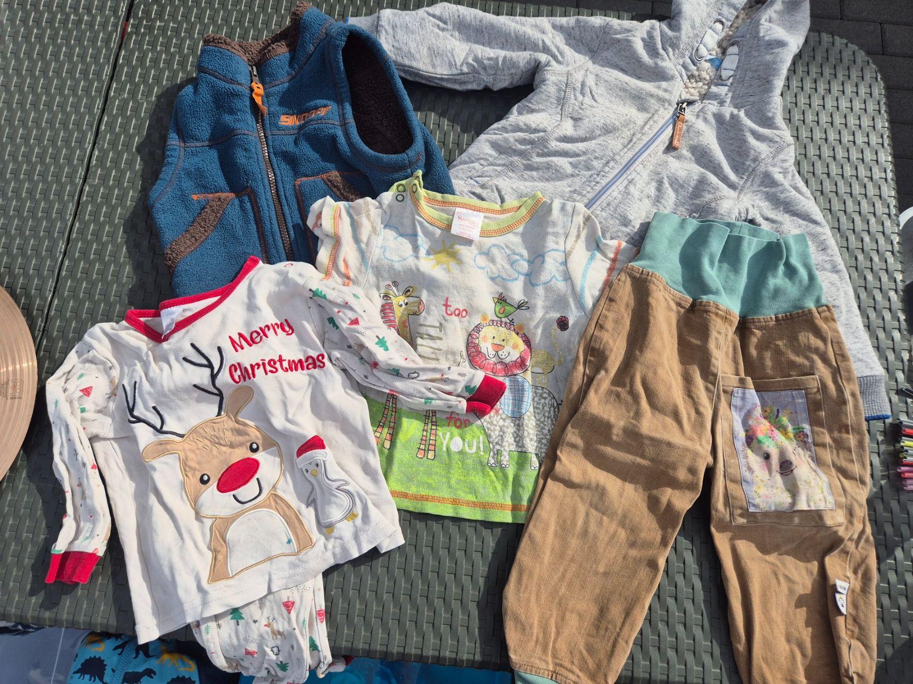 Lotti & Set di vestiti: Kinderkleider Set grösse 86-98getragen – Usato da Muttenz venduto da nic_wc5s