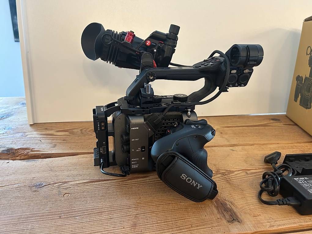 Sony Camcorder: Caméra Sony FX6 – Neu (gemäss Beschreibung) aus Delémont von trifouille 2