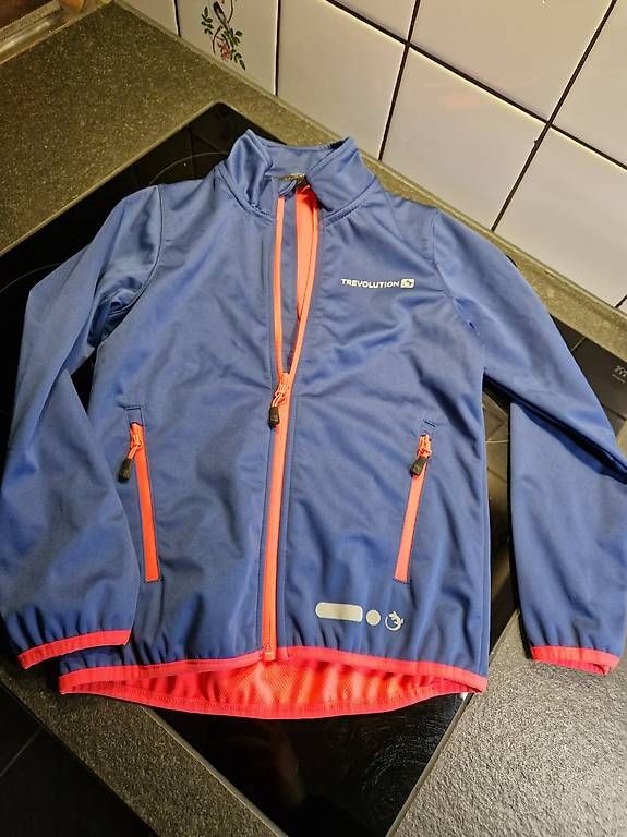 Vestes & Manteaux: Neu!!! Softshell Jacke Trevolution Gr.128 – D'occasion à Ramsen par Mauii2013