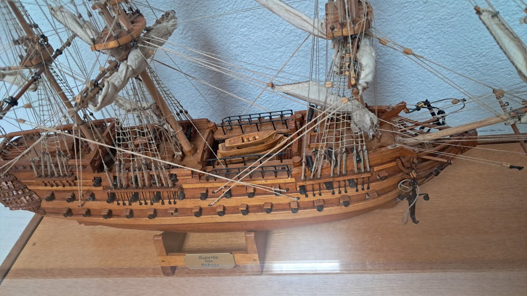 Kit di modellismo & Modellini statici: Modellschiff Le Superbe 1:150 1785 "1967" – Nuovo (secondo la descrizione) da Lufingen venduto da E-Auktion 7