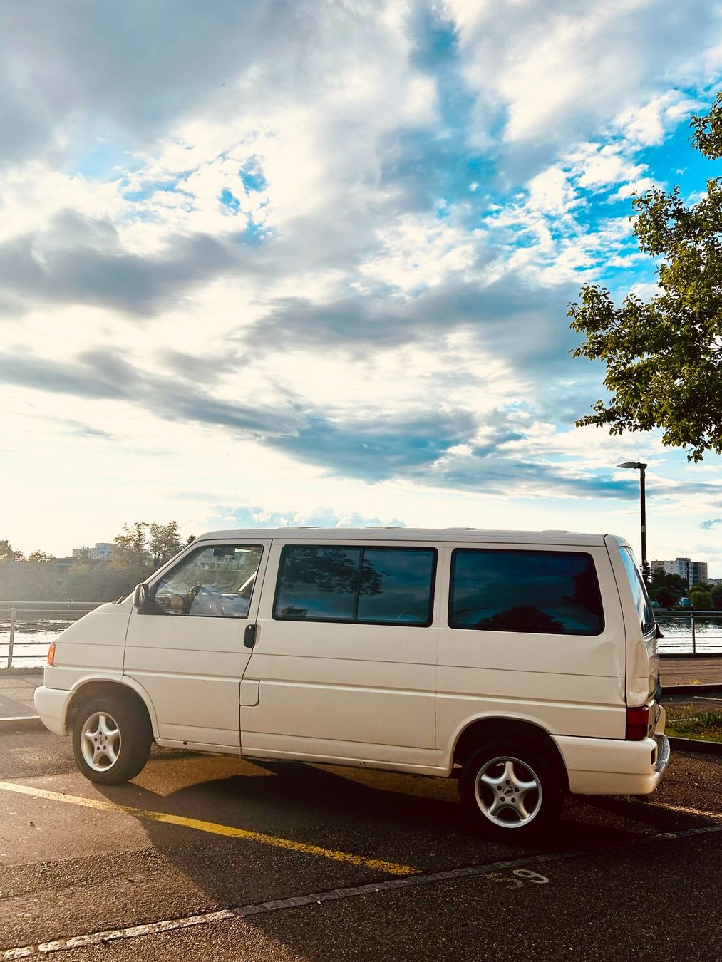 VW Autos: VW Bus T4, TDI 2.5. 2001, Langer radstand – Gebraucht aus Bottmingen von soulfever