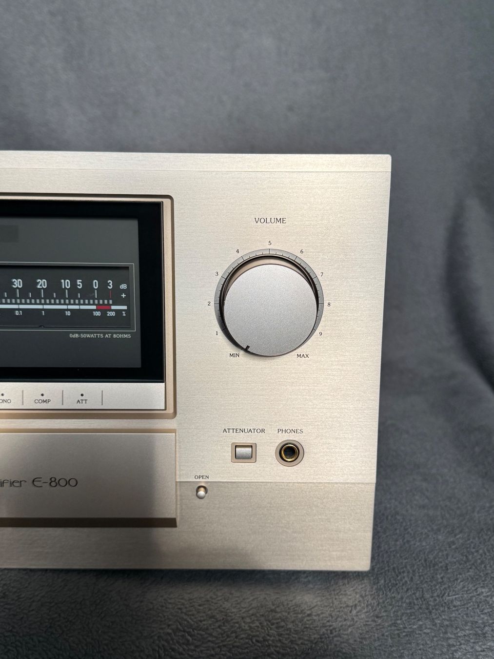 Accuphase Verstärker: Accuphase E-800 Class A Vollverstärker - wie neu – Gebraucht aus Hünenberg von Taschenlampe 3