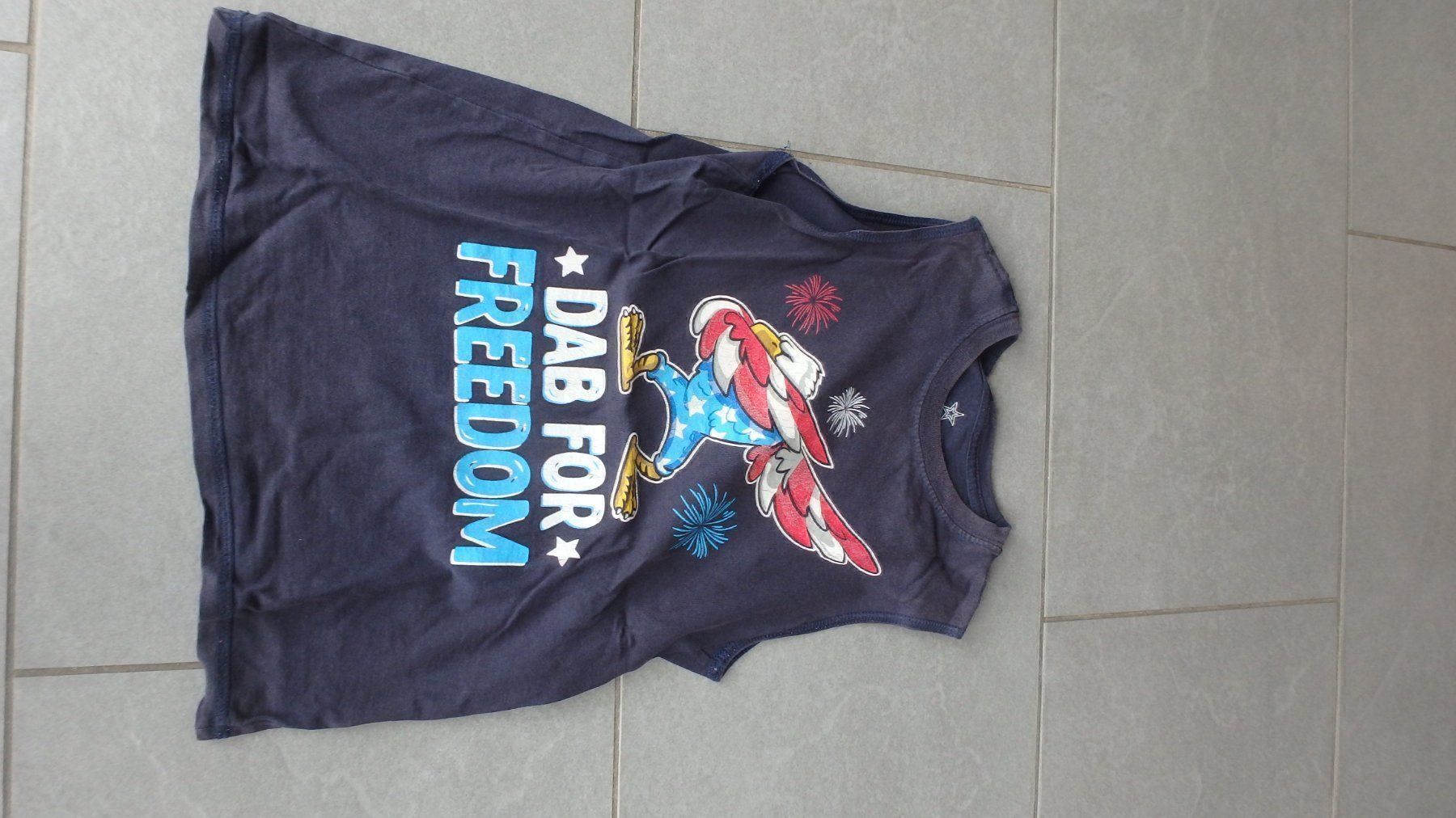 Camicie, T-shirt & Polo: Ärmelloses T-Shirt ca Gr 122 – Usato da Riehen venduto da India13