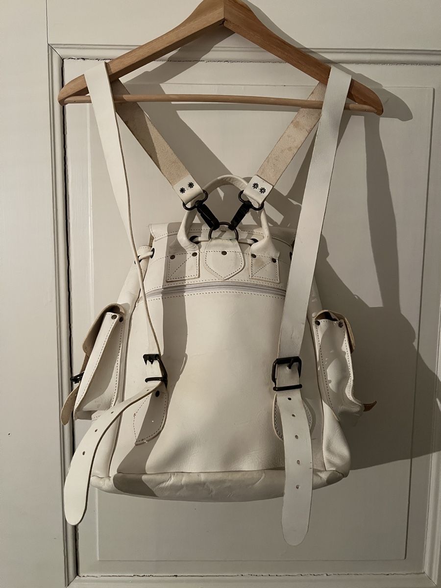 Zaini: Leder Rucksack weiss mit Schnallen – Usato da Basel venduto da evaelette 1