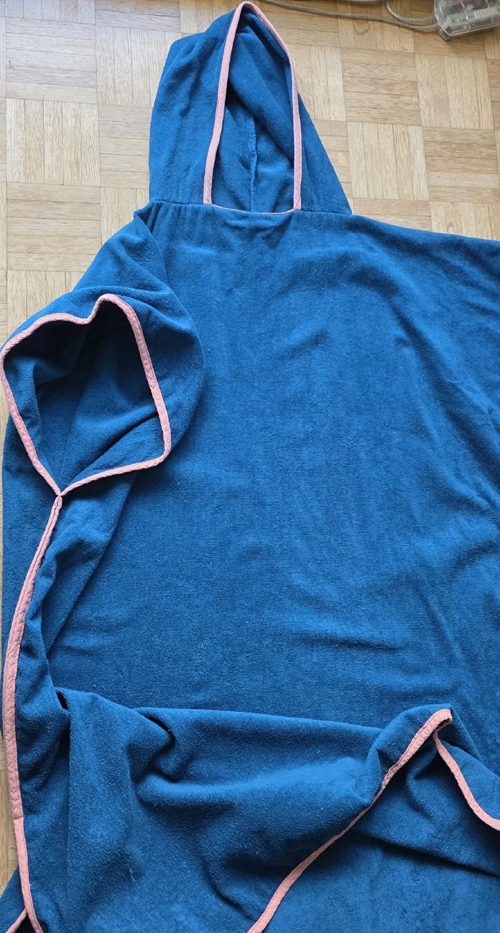 Decathlon Peignoirs: Cabine de plage / linge de plage – D'occasion à Yverdon-les-Bains par van_dq65 7
