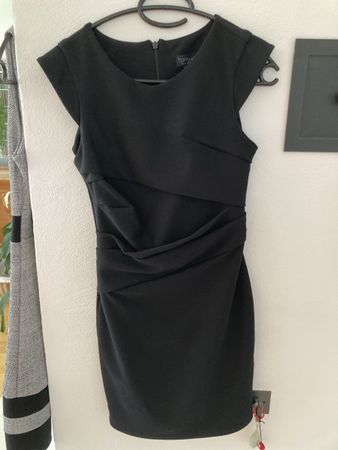 Schwarzes Kleid 36