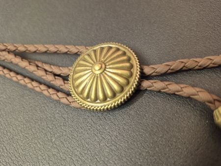 34) Bolo-Tie Westernkrawatte Concho Runde Bronze