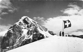 Jungfraujoch (BE) Mönch und Schweizerfahne