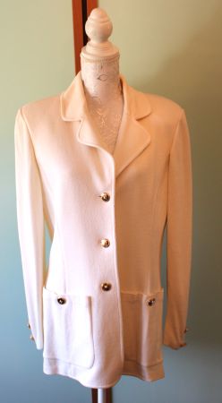 Blazer von *St. JOHN Couture*