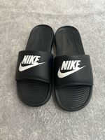 Nike Badeschlappen schwarz weiss in sehr gutem Zustand Gr 45