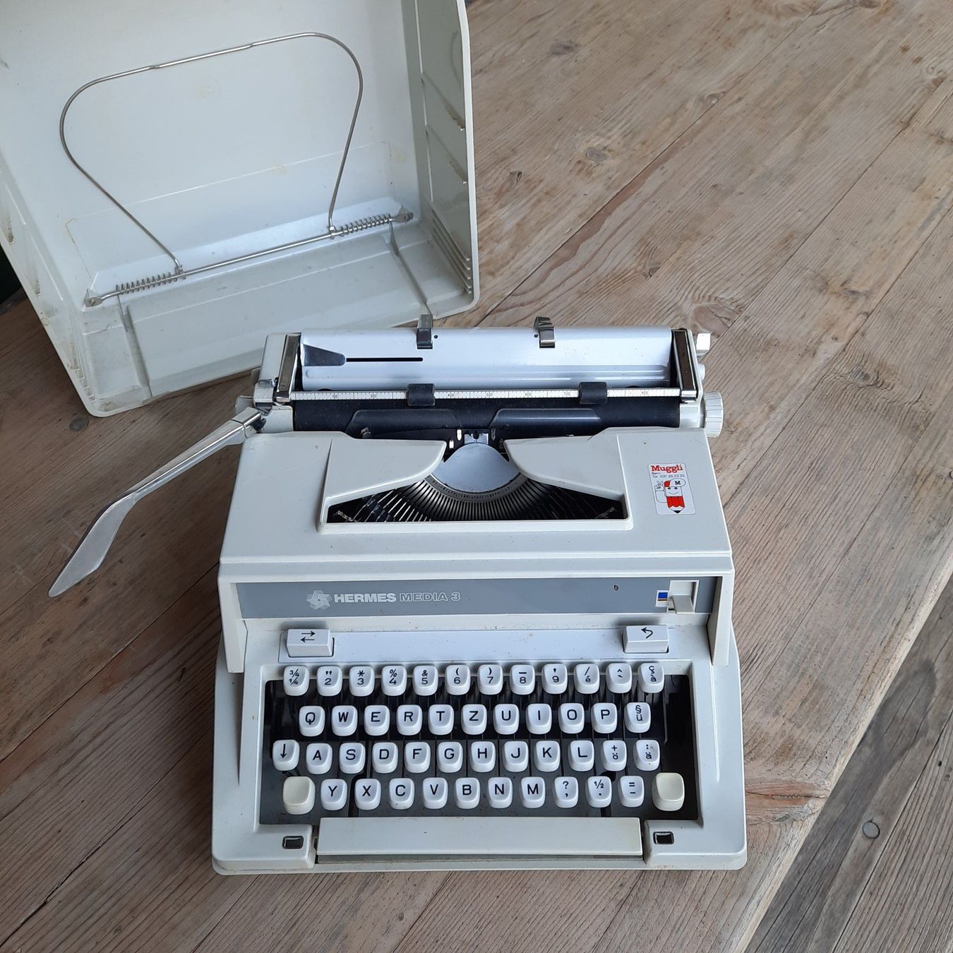 Macchine da scrivere: Antike Schreibmaschine Hermes Media 3 – Usato da Niederwangen BE venduto da ulr_lp22