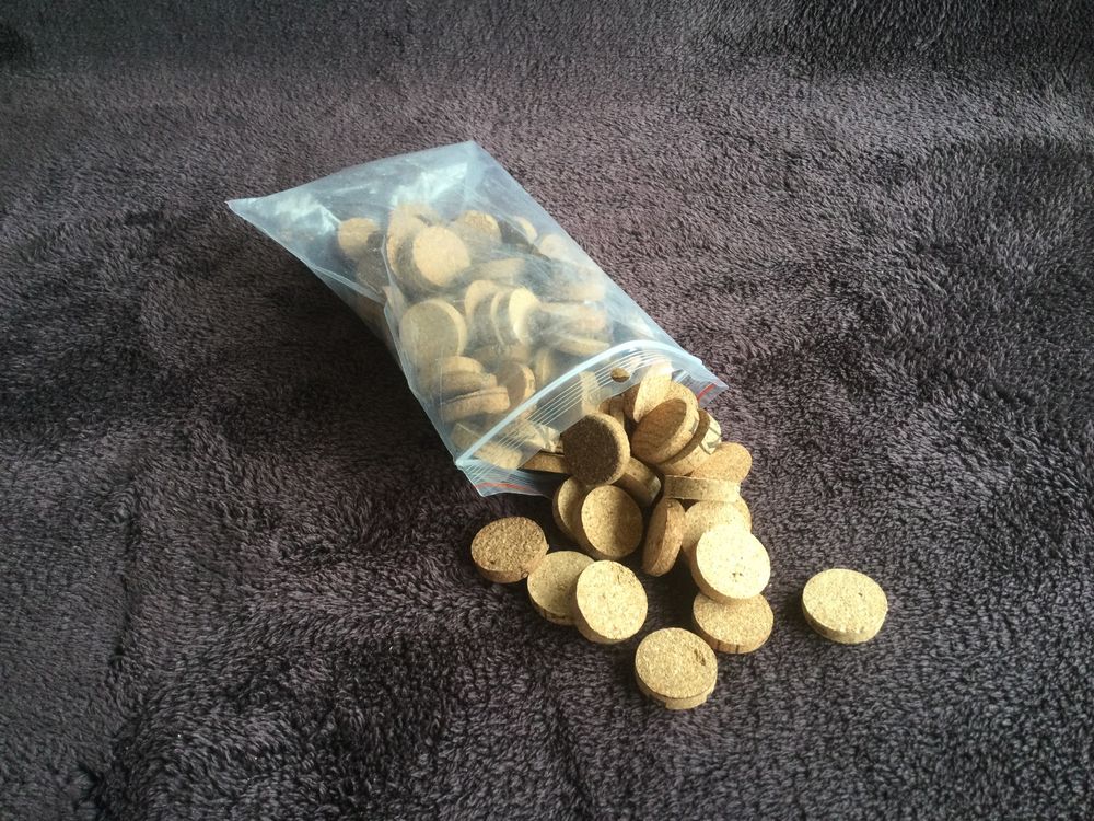 Produktbild von BENECREAT 2000er-Pack Selbstklebende Korkpads Ø 10 Mm – Rutschfeste Möbelschoner, Kratzschutz Für Tische & Schränke, 1,5 Mm Dick – Praktische Klebepunkte Für DIY & Schutz