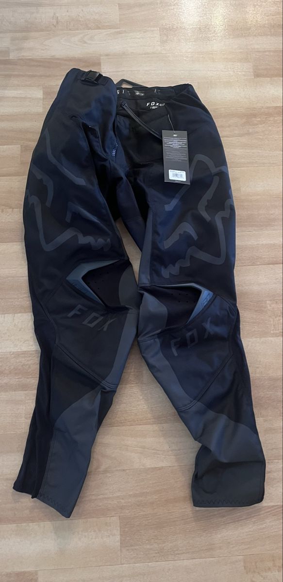 Fox Hosen: Fox Crosshose / Leed Pant – Neu und originalverpackt aus Adliswil von Eseestern 1