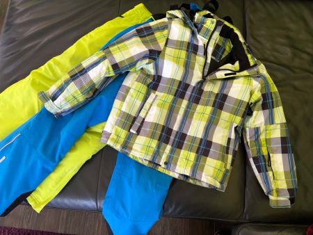 Icepeak Skijacke  140 und zwei Skihosen 128 und 140