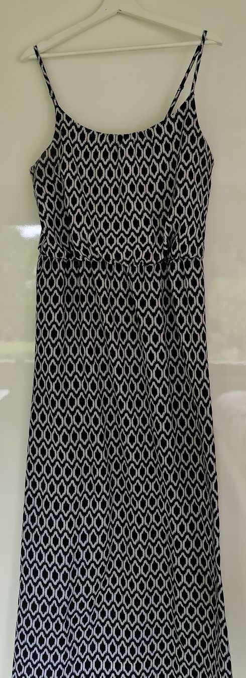 Kleider: Stylish Summer Dress - Black and White Pattern, Size 42 – Gebraucht aus Bonstetten von Denitza87