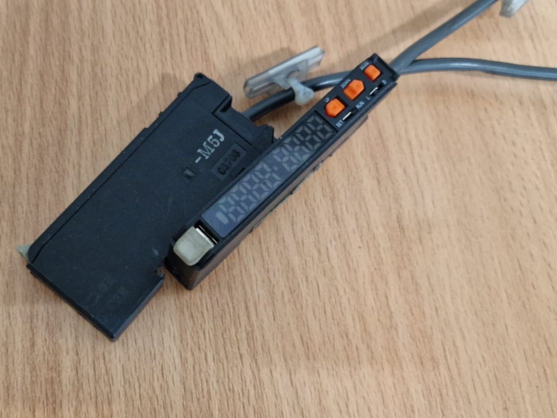 Elektronikbauteile: 2x Digitaler Faseroptik Sensorverstärker – Gebraucht aus Chur von P0WER 3