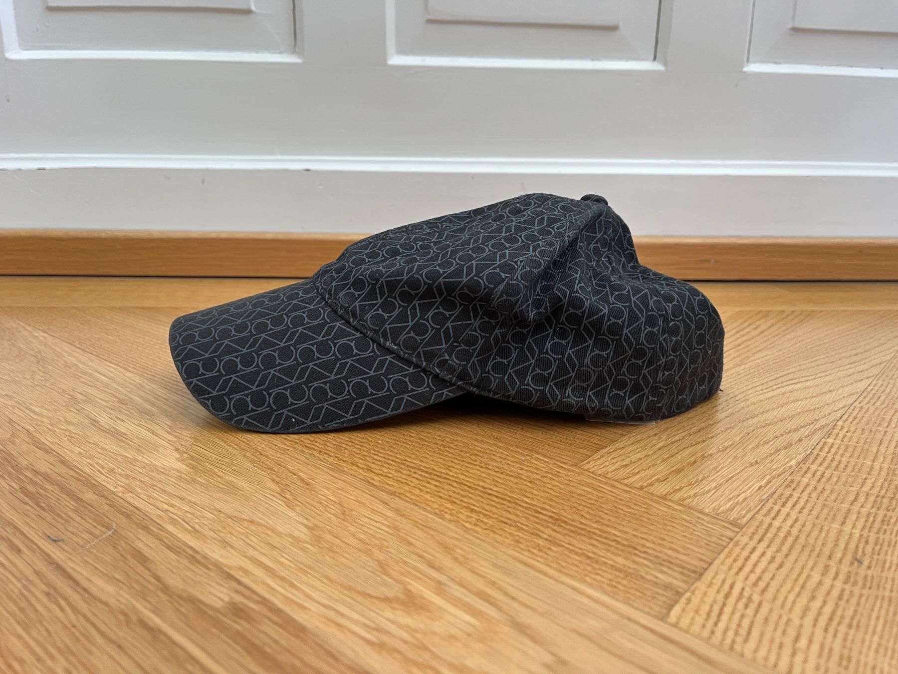 Calvin Klein Copricapi, berretti & cappellini: Calvin Klein Cap schwarz Logo Allover original – Usato da Zürich venduto da bretxo 3
