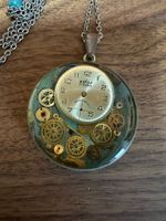 Anhänger/ Kette, Kunstwerk mit echter alter Uhr
