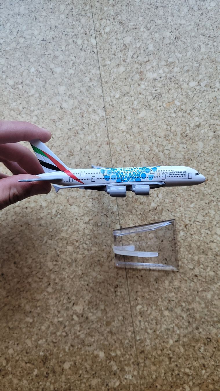 Airbus Kit di modellismo & Modellini statici: A 380 Flugzeugmodell aus Metall – Usato da Boltigen venduto da Bubusbacher 1