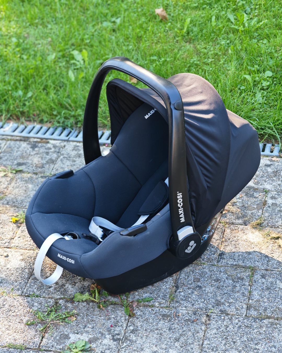 Maxi-Cosi Seggiolini per auto: Maxi Cosi CabrioFix i-Size Babyschale Essential Graphite – Usato da Wetzikon ZH venduto da Gill_ZH 2