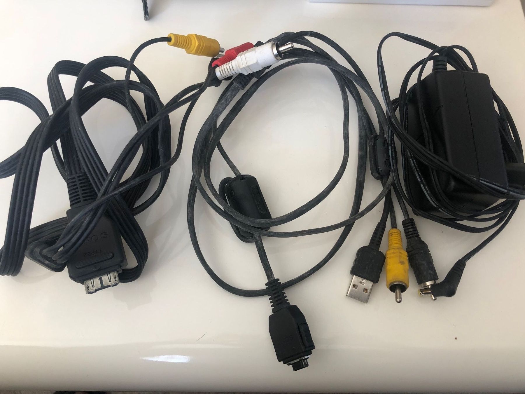 Sony Console: PS2 slim avec jeux/ 2 manettes – Usato da Cugy VD venduto da oth_7btj 5