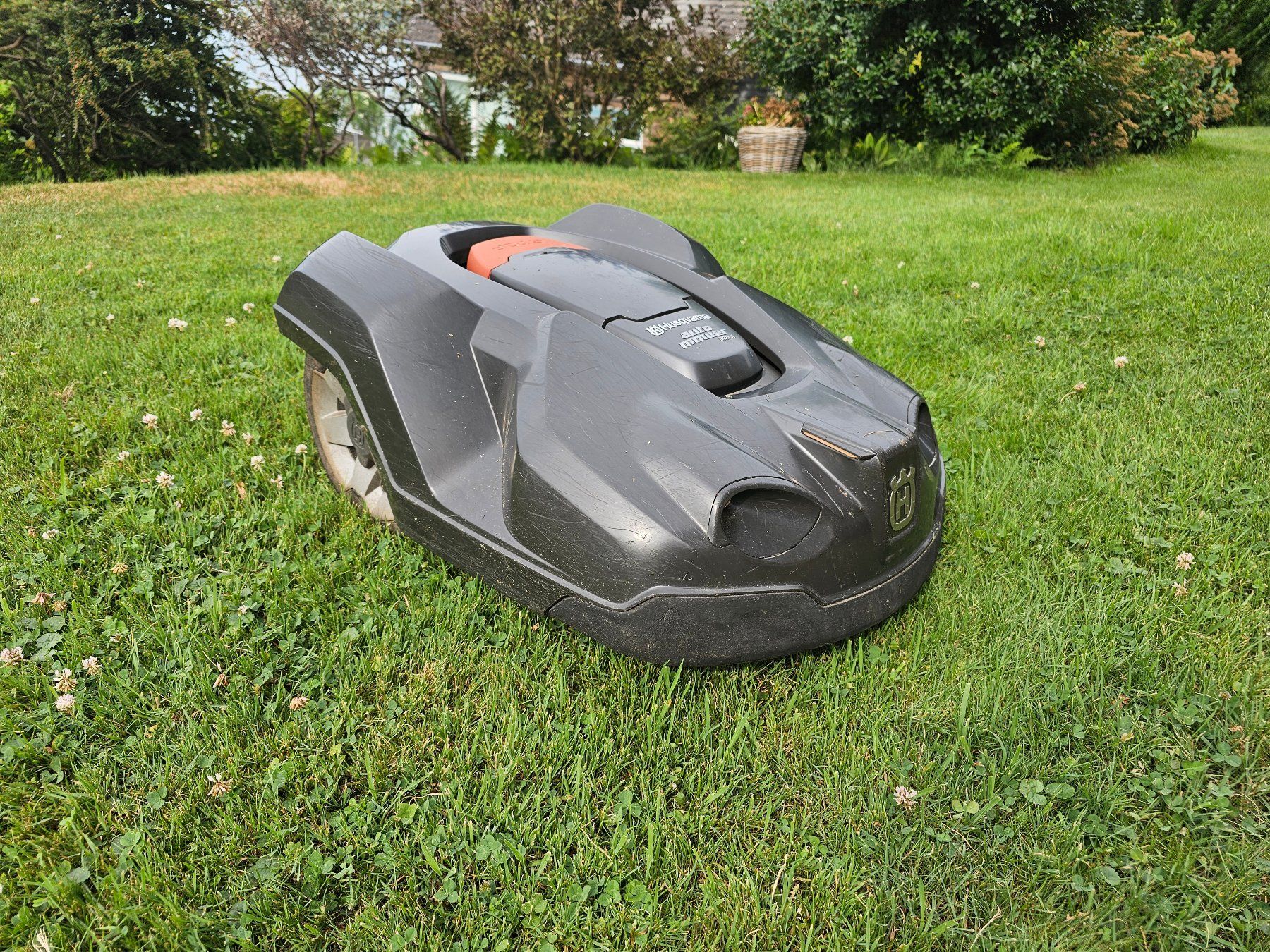 Husqvarna Rasenmäher: Mähroboter Husquarna Automower 330x – Gebraucht aus Kehrsiten von cmy