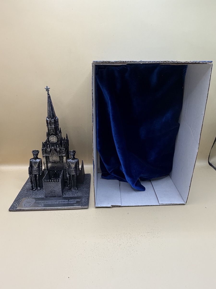 Statuette: FSO Kremlin Moscow Official Russian Guards Statue Boxed – Usato da Genève venduto da sho_67qj
