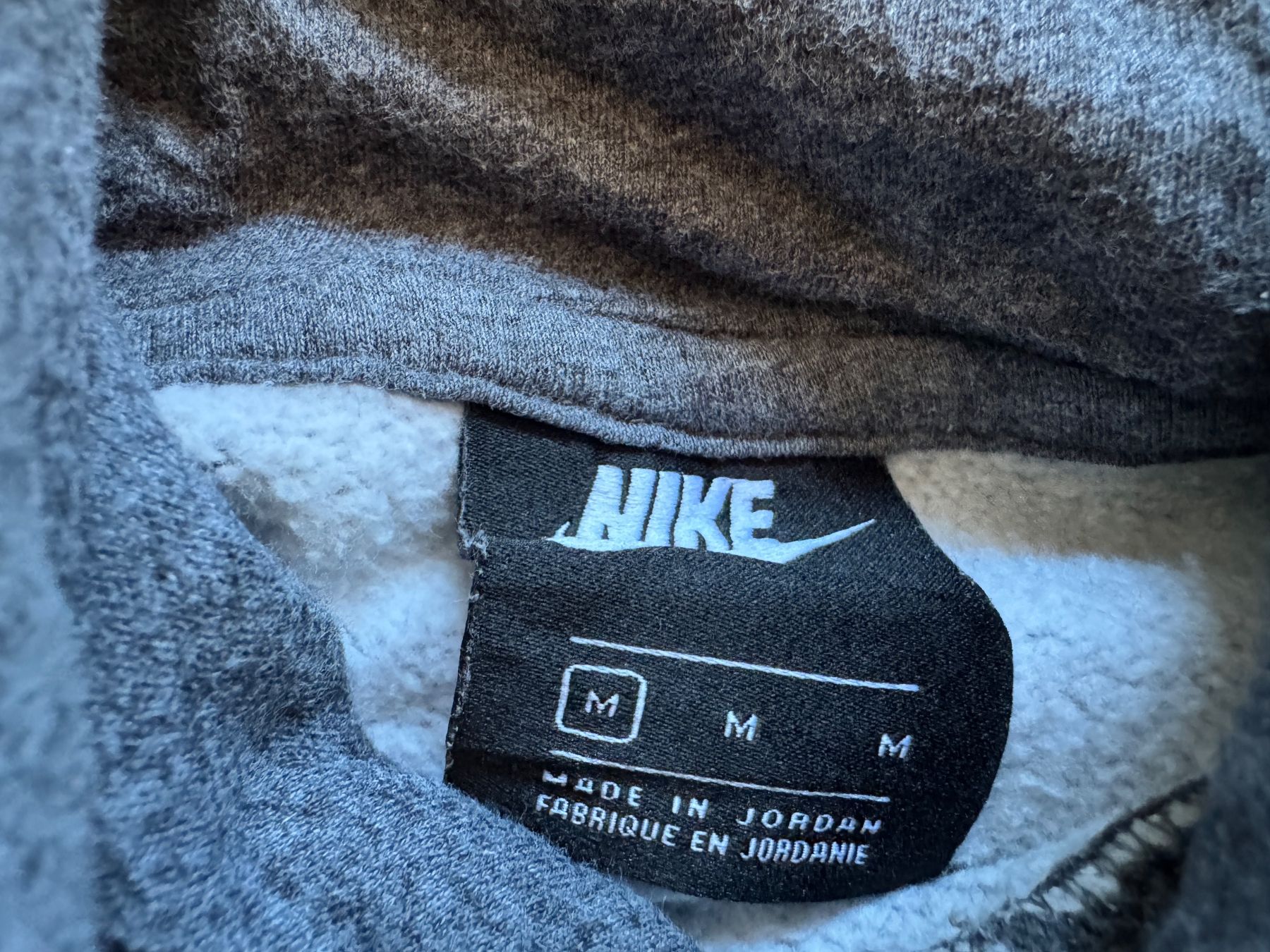Nike Pullover & Sweatshirts: Nike Sweatshirt hoodie pullover MEN Sz M embroidered logo – Gebraucht aus Neuchâtel von _Easy_to_Find_ 2