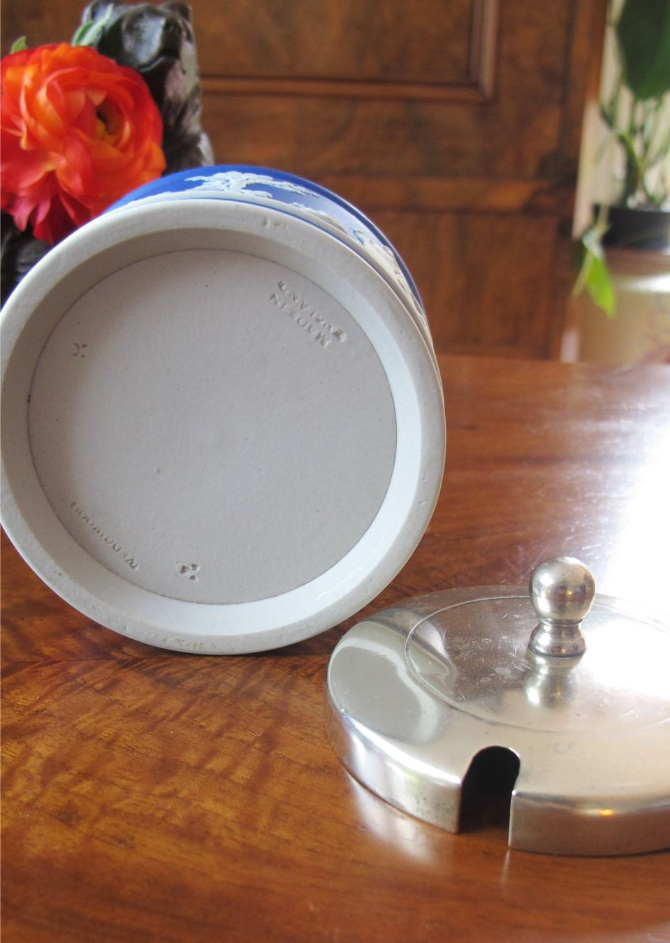 Zuckerdosen: ZUCKERDOSE WEDGWOOD JASPERWARE  DUNKELBLAU – Gebraucht aus Matzingen von exklusives 7