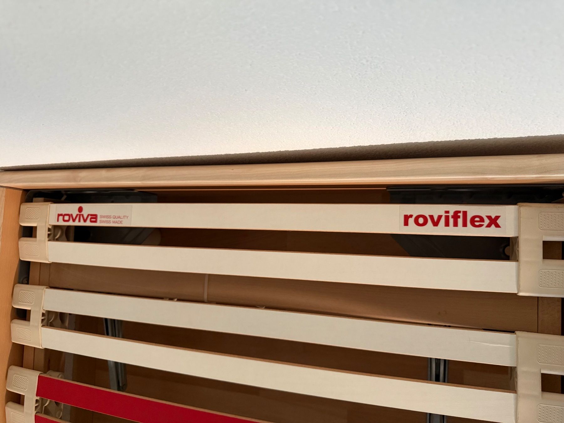 Roviva Lits: Bett inkl. Bettrost – D'occasion à Greifensee par dfrtank73 3