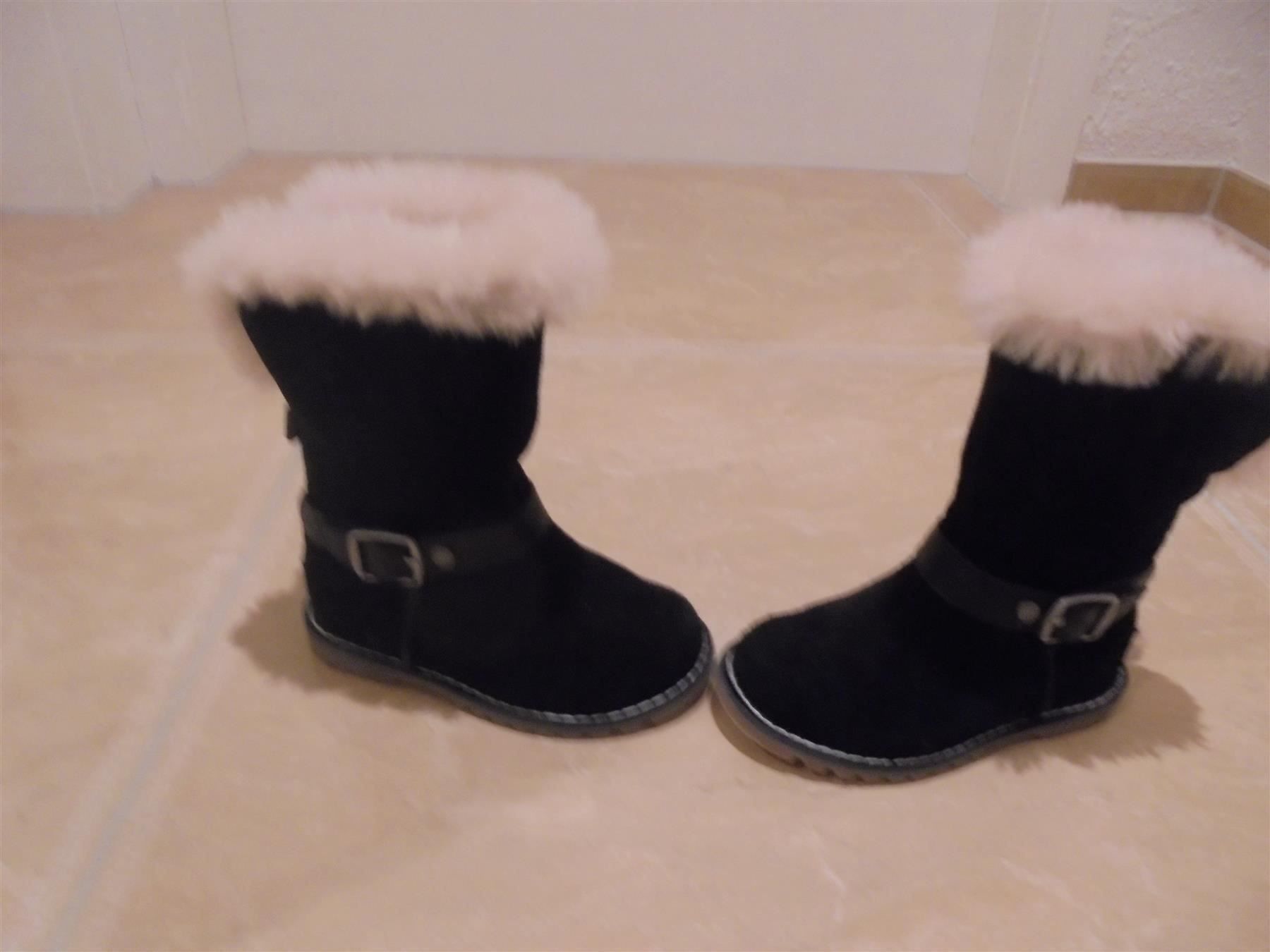 Ugg Scarpe per ragazze: UGG NWT warme Stiefel, 23.5 NP 180 Fr – Nuovo (secondo la descrizione) da Klingnau venduto da Markus14
