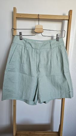 Linen shorts, size 36