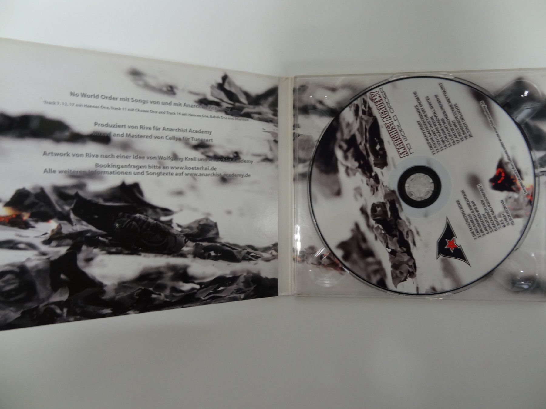 CD: Anarchist Academy - No World Order – Usato da luzern venduto da musicandart 2