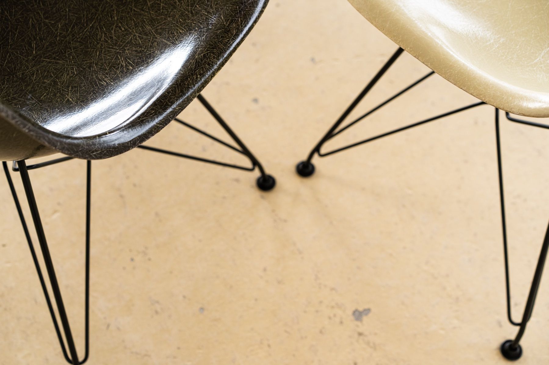 Herman Miller Stühle: Vintage Eames Fiberglas Stühle Hermann Miller - Eiffel Base – Gebraucht aus Meinisberg von atelier_TILIJA 4