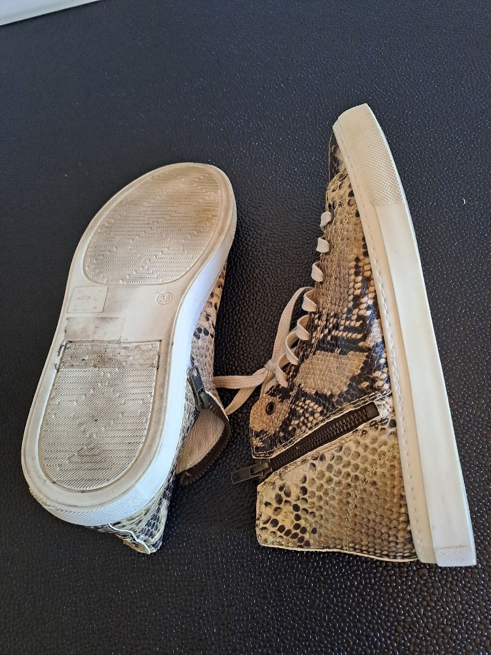 Max & Moi Scarpe da donna: MAX&MOI Sneaker high Strukturleder in Schlangenoptik Gr. 38 – Usato da Basel venduto da Sevenaa 3