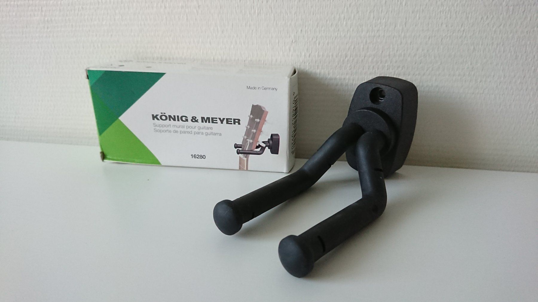 König & Meyer Supporti per strumenti musicali & leggii: König & Meyer support mural pour guitare – Usato da Estévenens venduto da Rockingirl 1