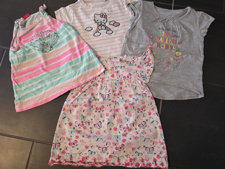 4 süsse Mädchen T-shirts Gr. 92/98