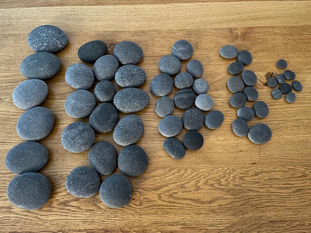 Massagegeräte: Hot Stone Wärmegerät mit Steinen – Gebraucht aus Hombrechtikon von baersandro 1